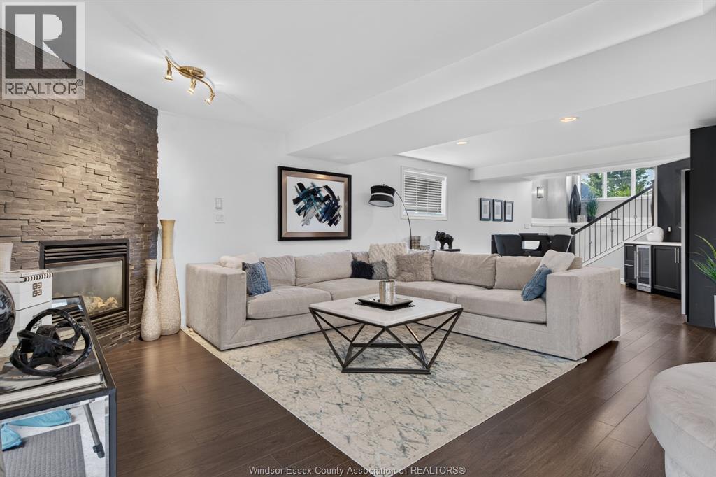 355 SACRED HEART DRIVE - 42