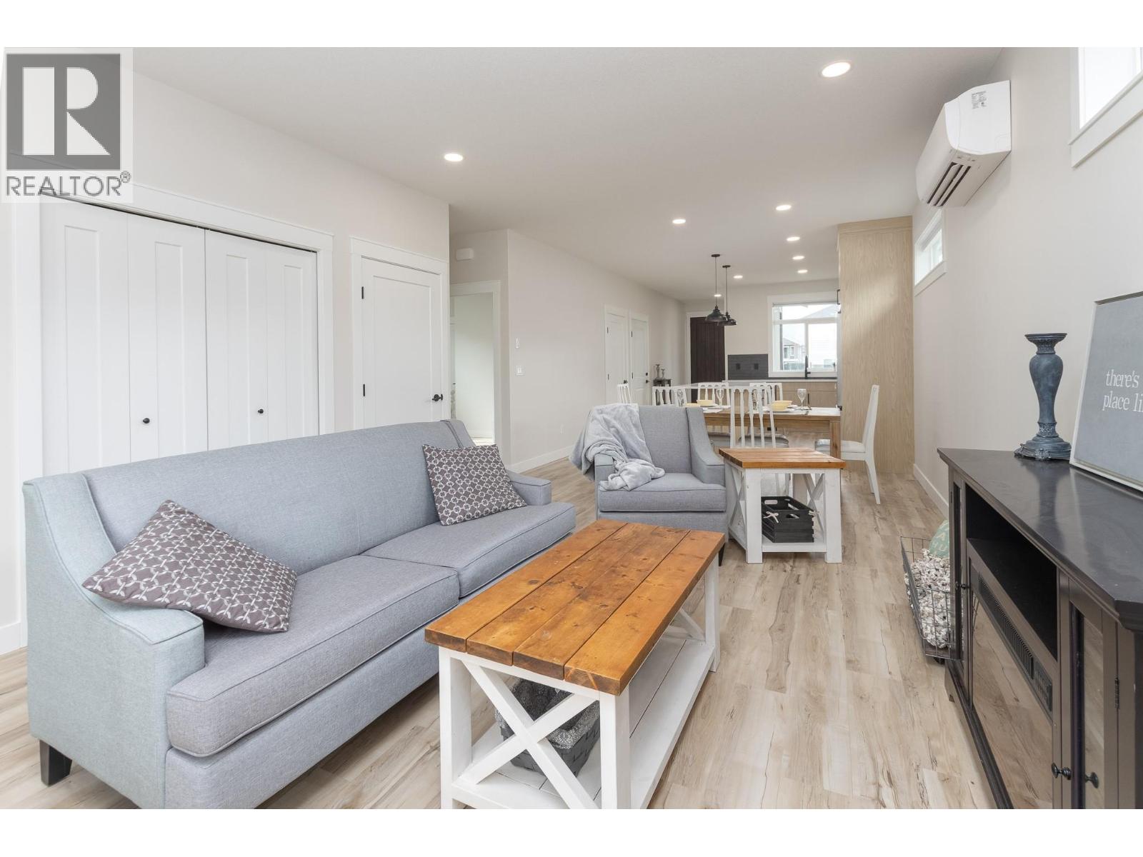2374 6 Avenue SE - 9