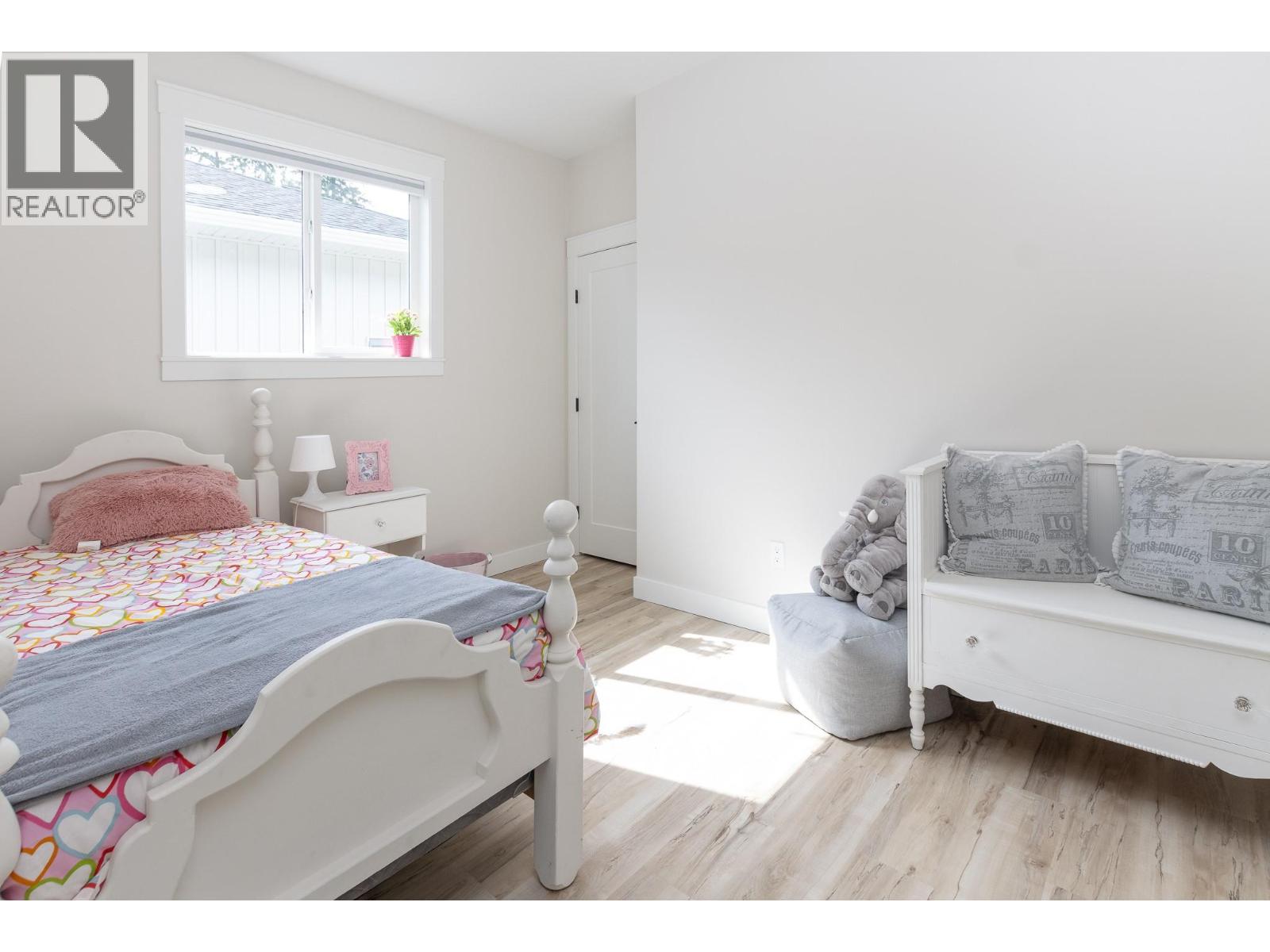 2374 6 Avenue SE - 15