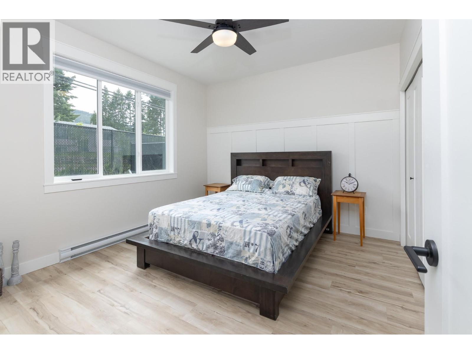 2374 6 Avenue SE - 14