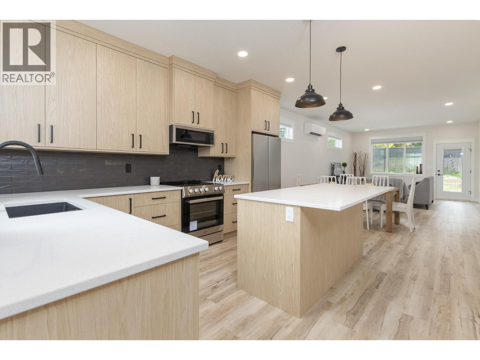 2374 6 Avenue SE - 2