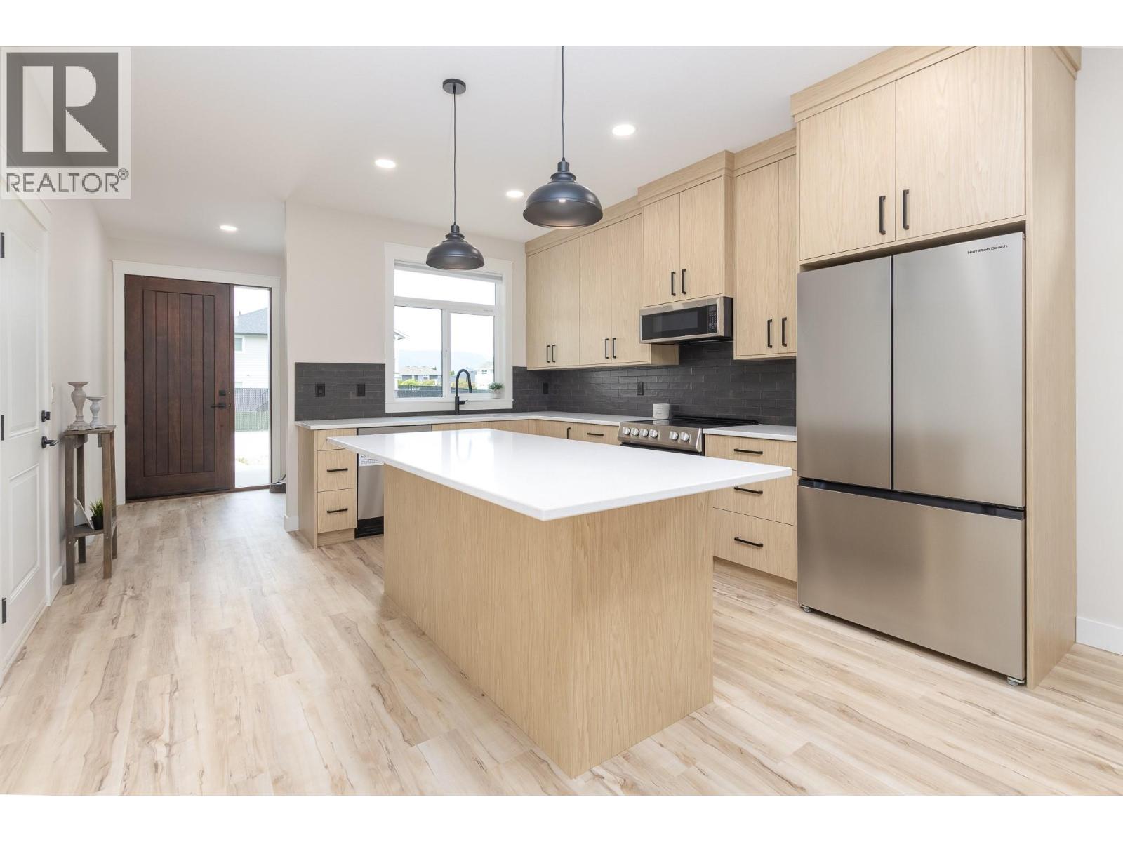 2374 6 Avenue SE - 5