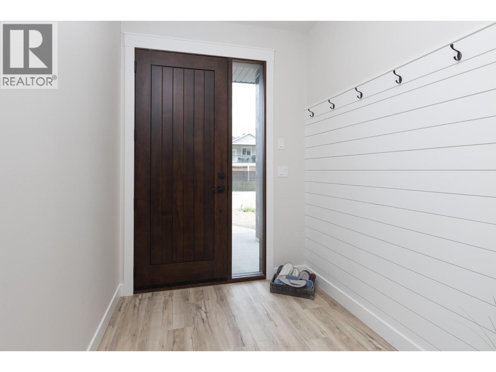 2374 6 Avenue SE - 17
