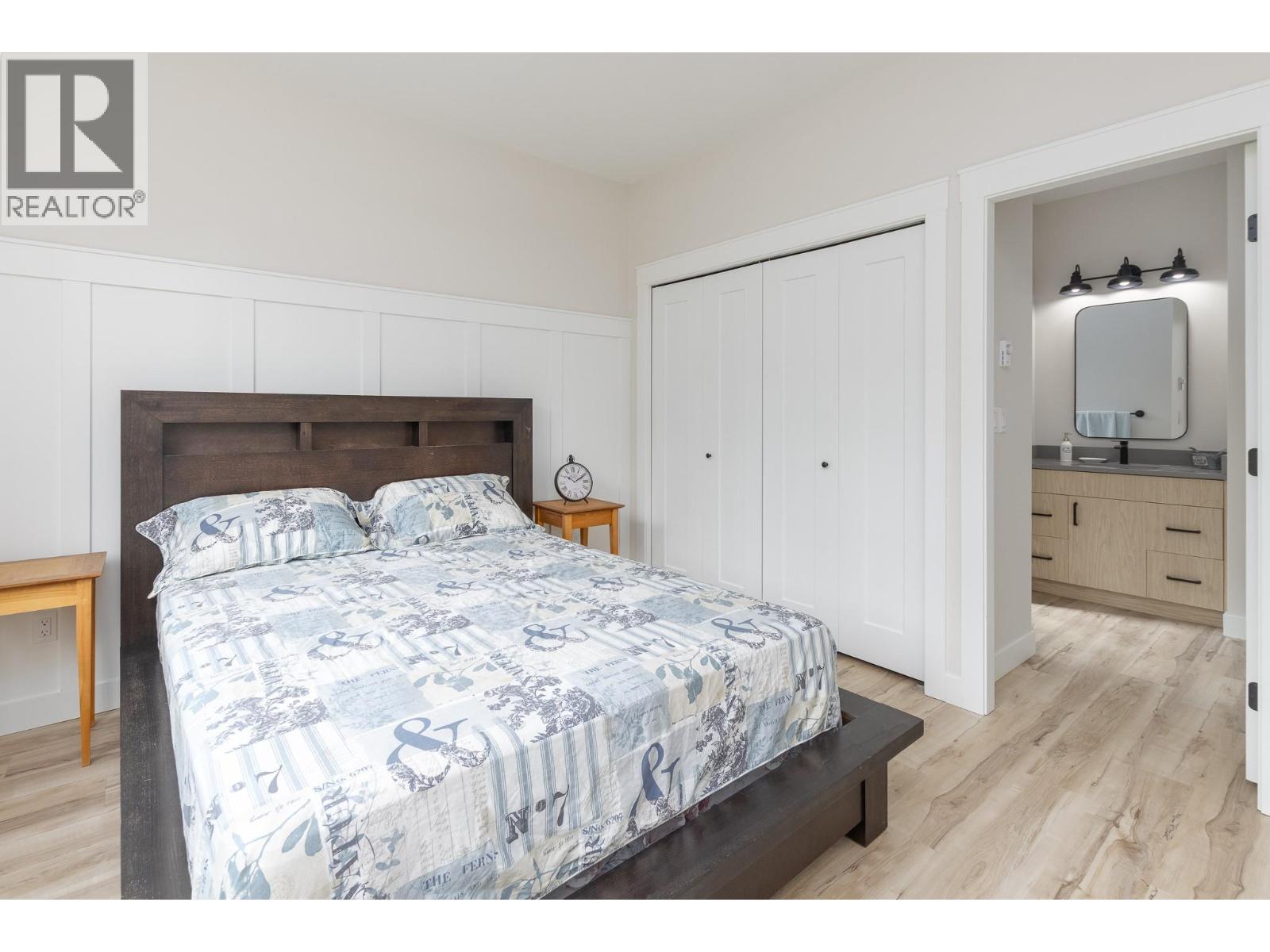 2374 6 Avenue SE - 12