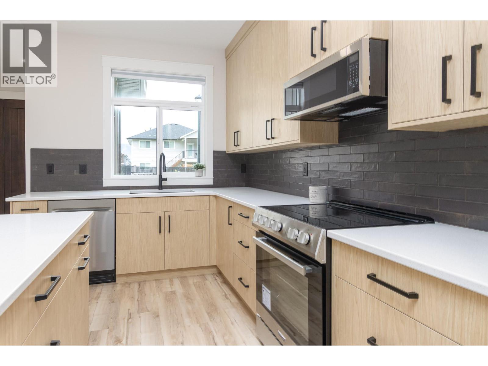 2374 6 Avenue SE - 4