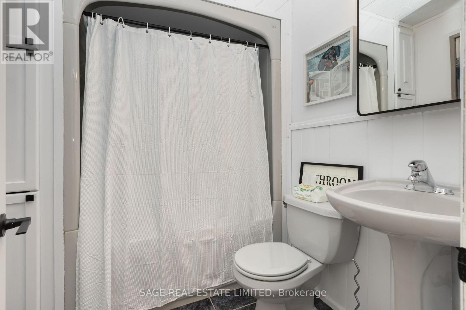 8 LOMBARDY CRESCENT - Image 11