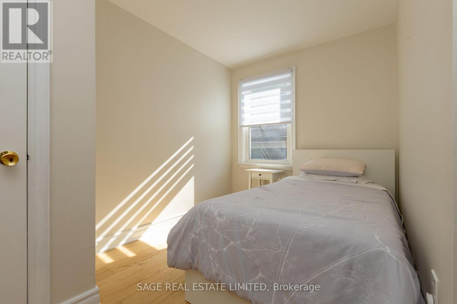 8 LOMBARDY CRESCENT - Image 9