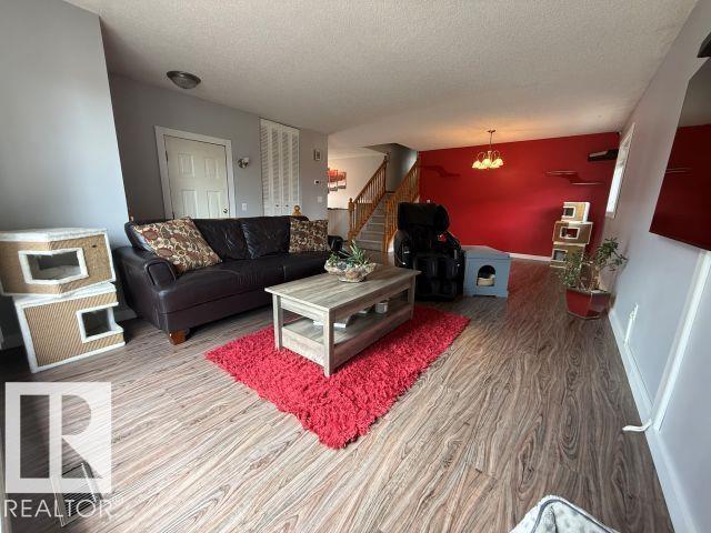 4118 46 ST - 29