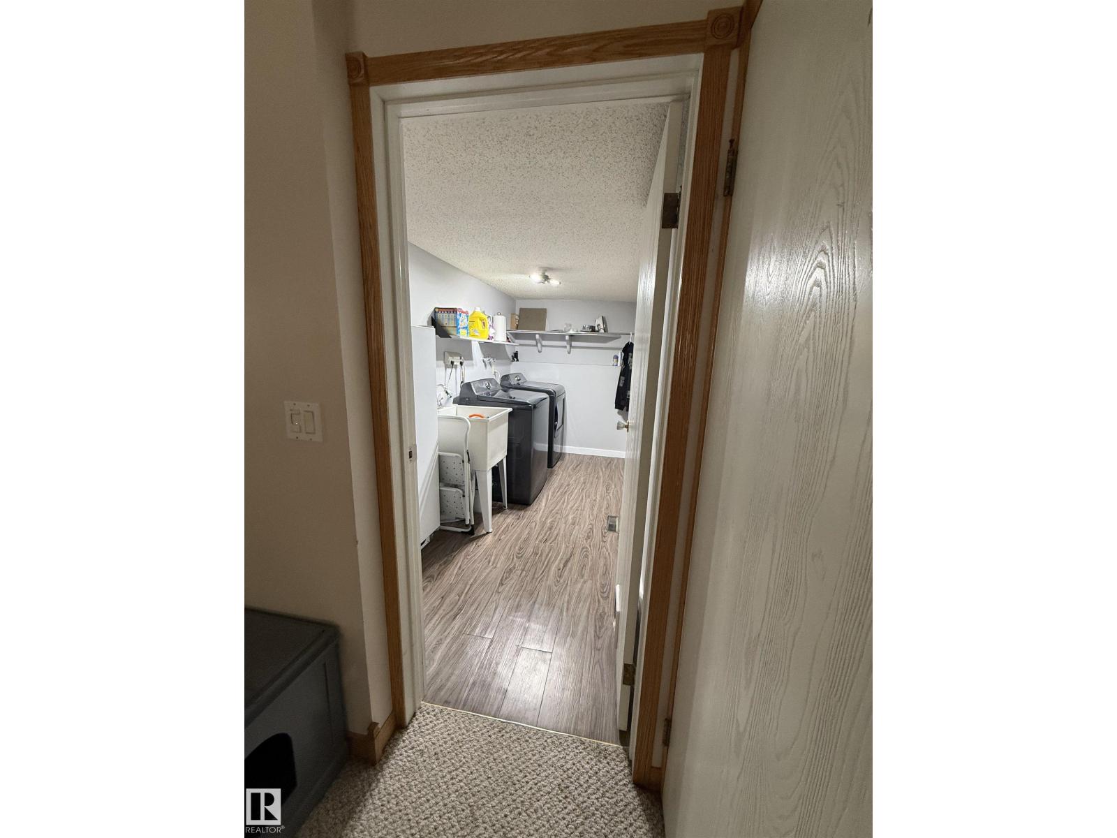 4118 46 ST - 44