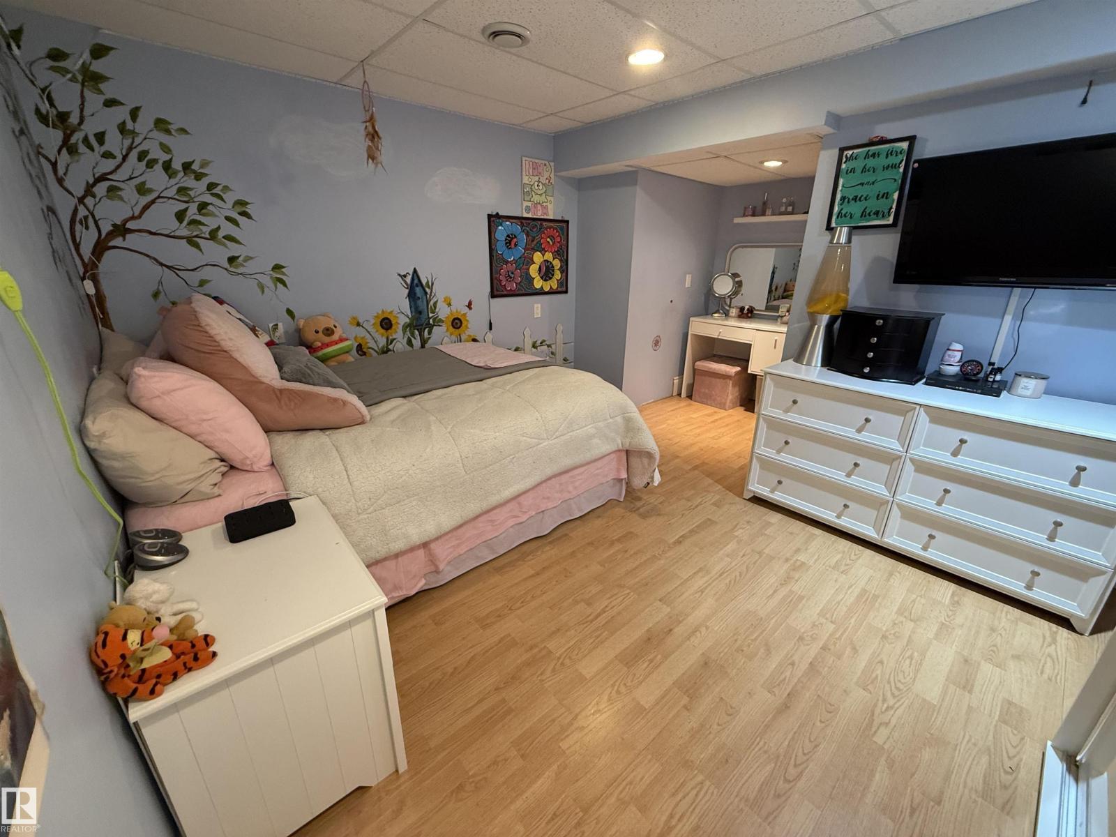 4118 46 ST - 34