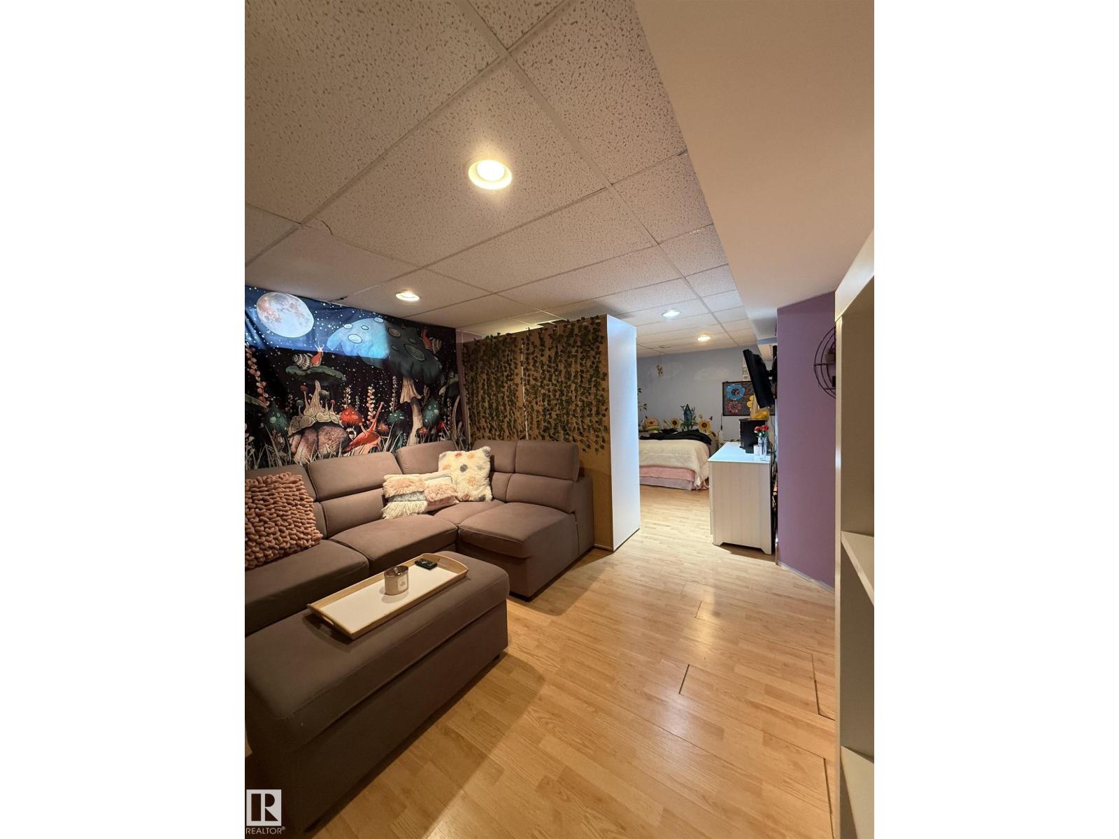 4118 46 ST - 43