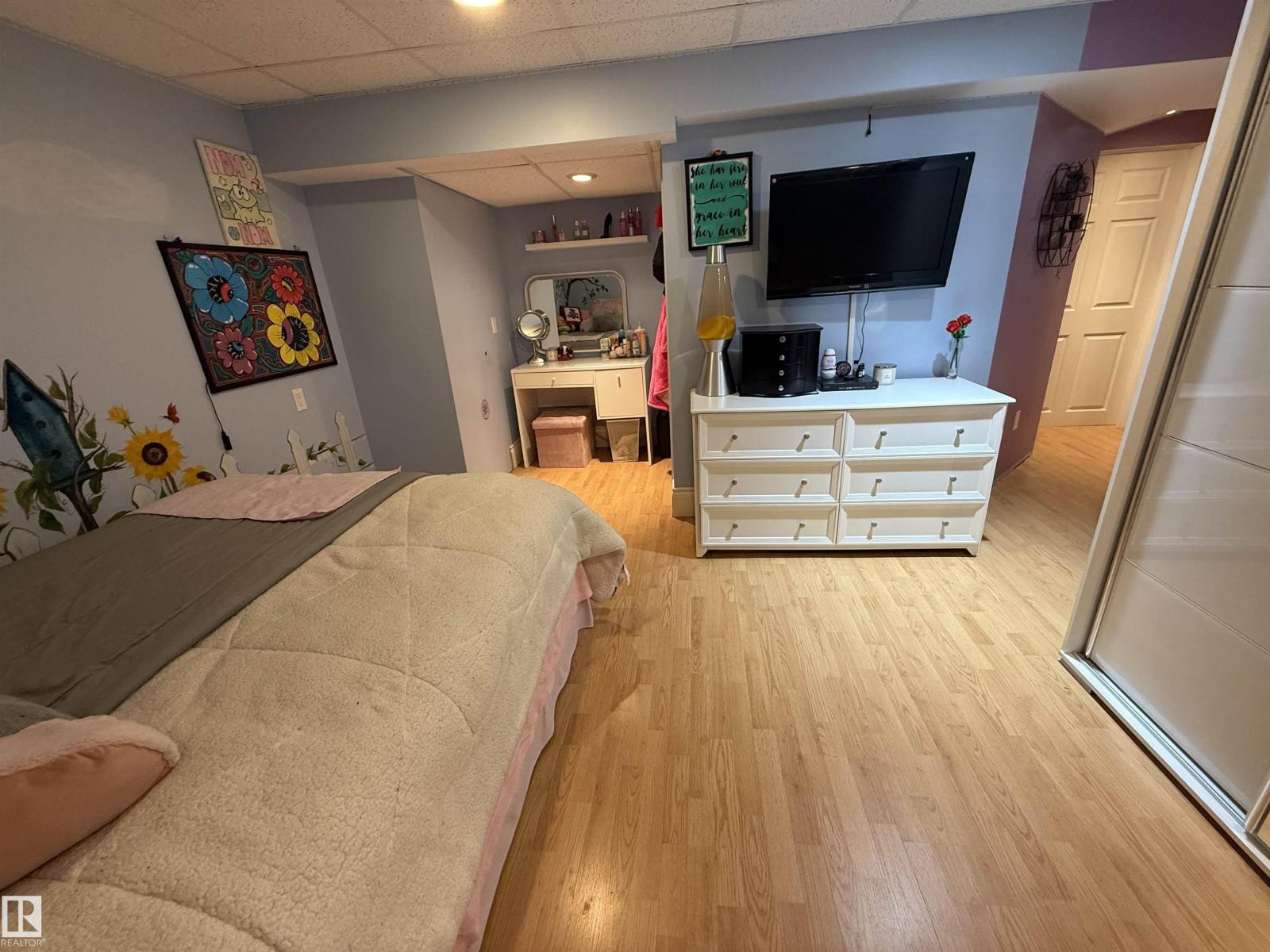 4118 46 ST - 36