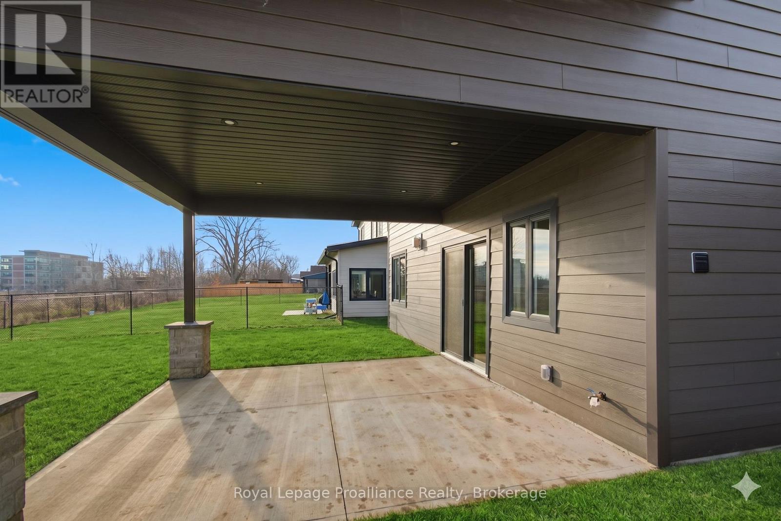 39 FRASER DRIVE - 33