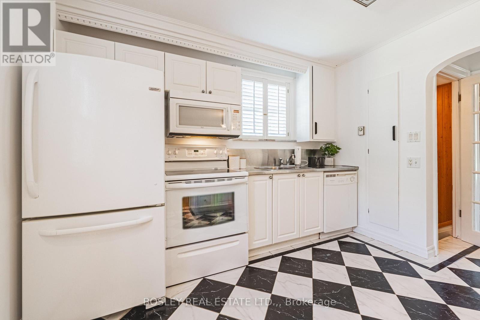 5039 VALLEY WAY - 10