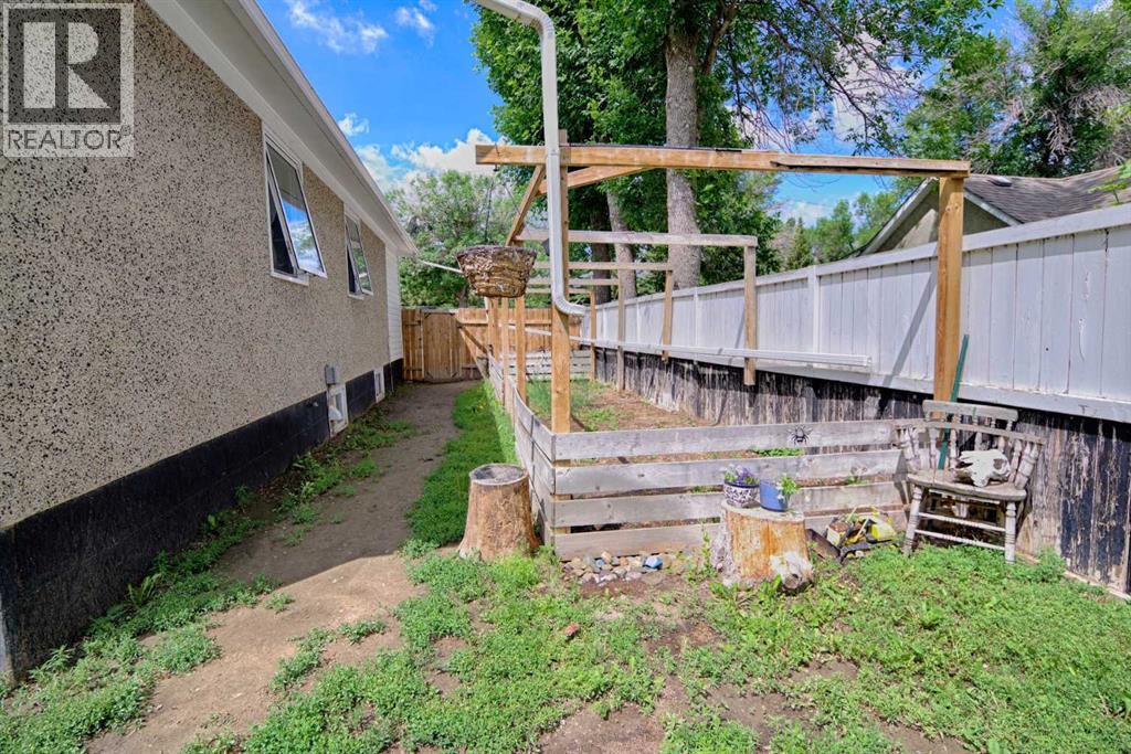 210 7 Street N - 28