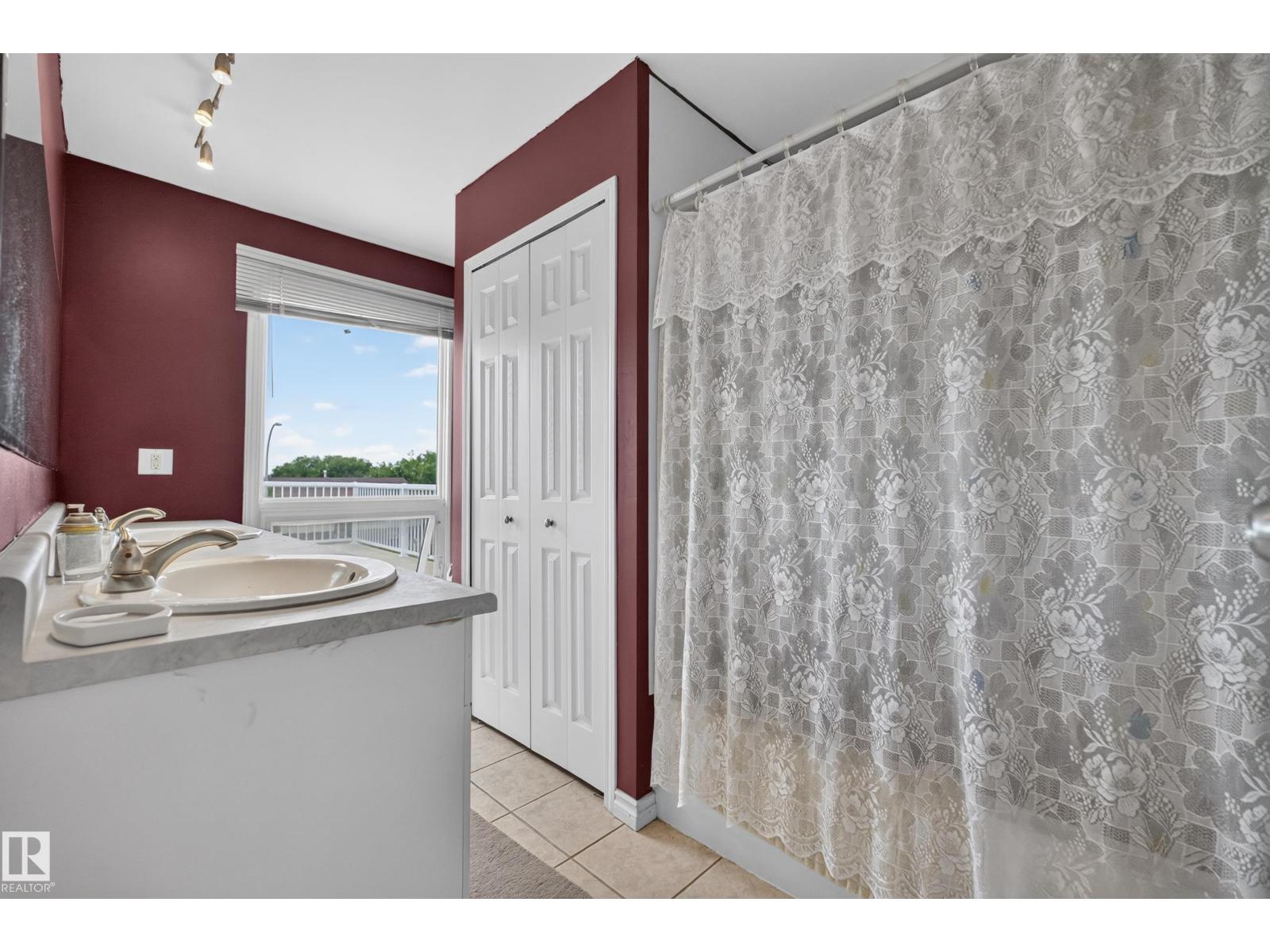 3841 62 ST NW - 47