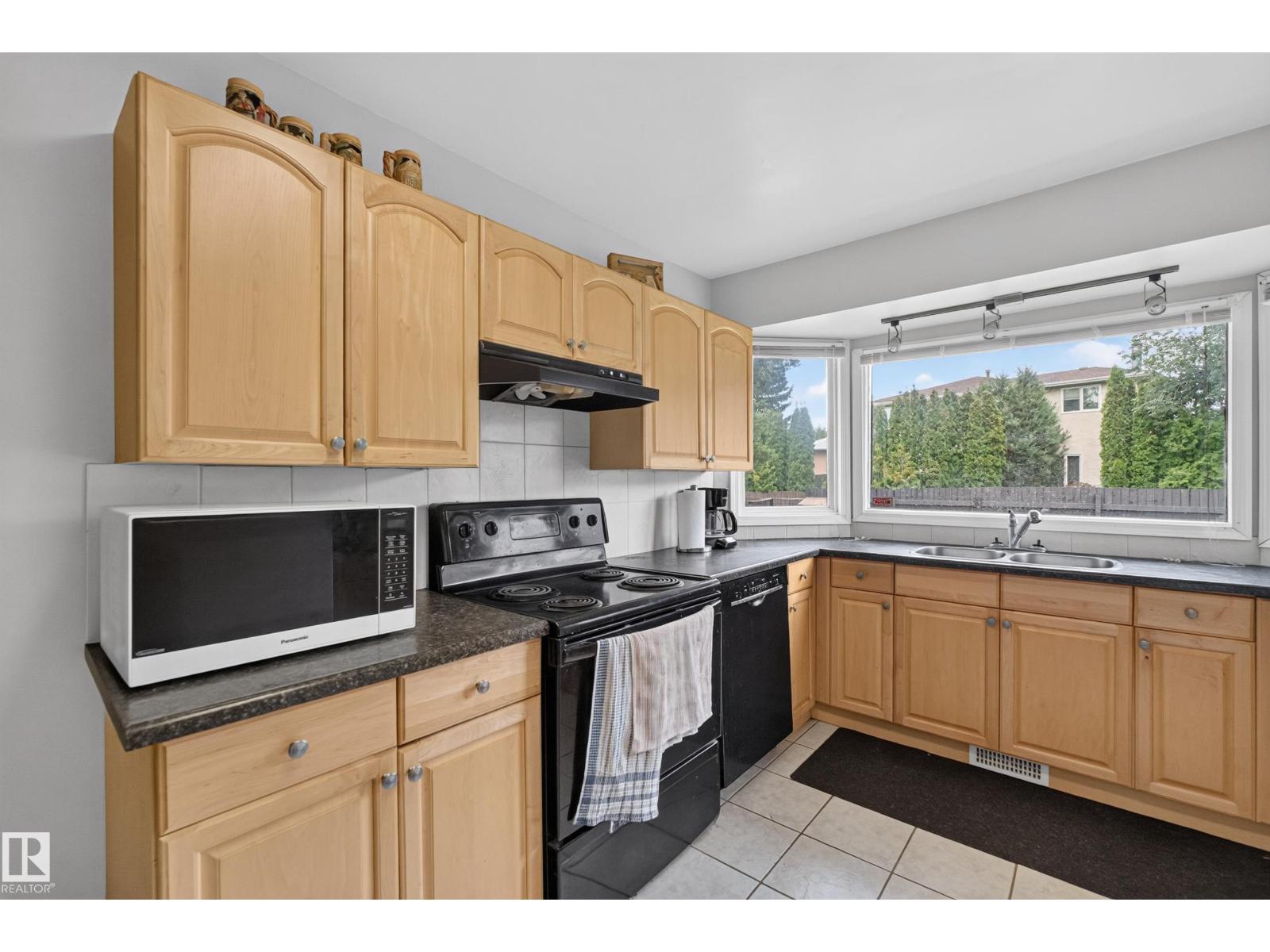 3841 62 ST NW - 25