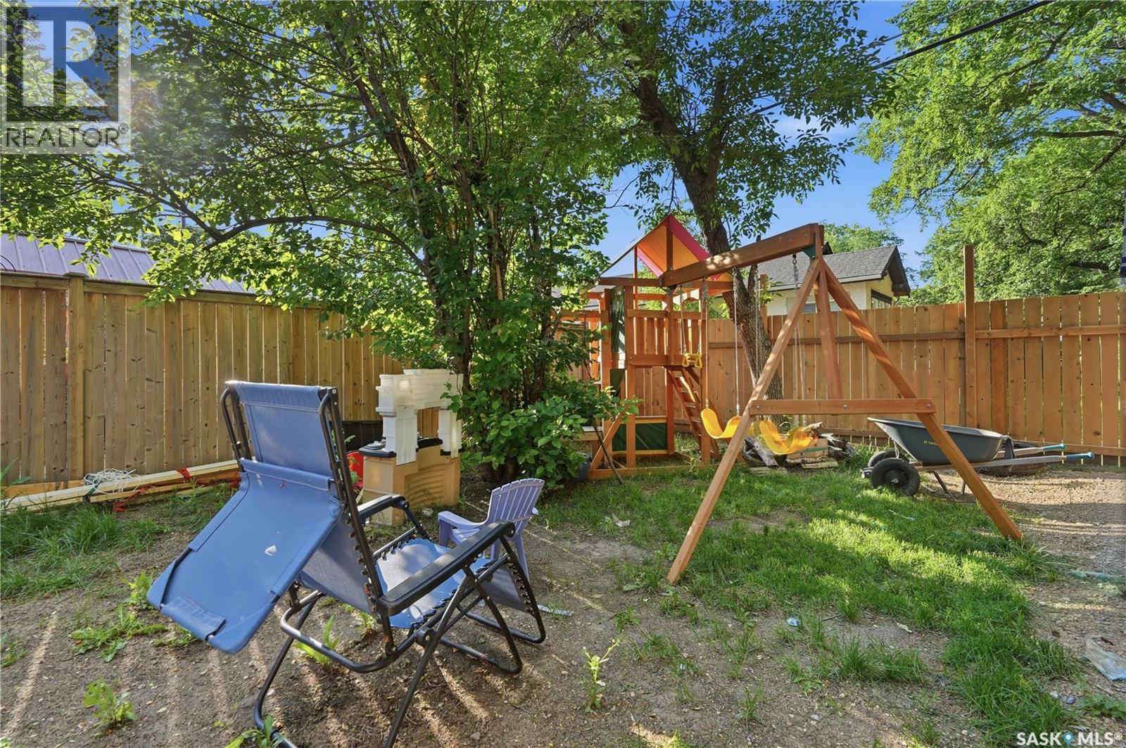 3300 Victoria AVENUE - 38