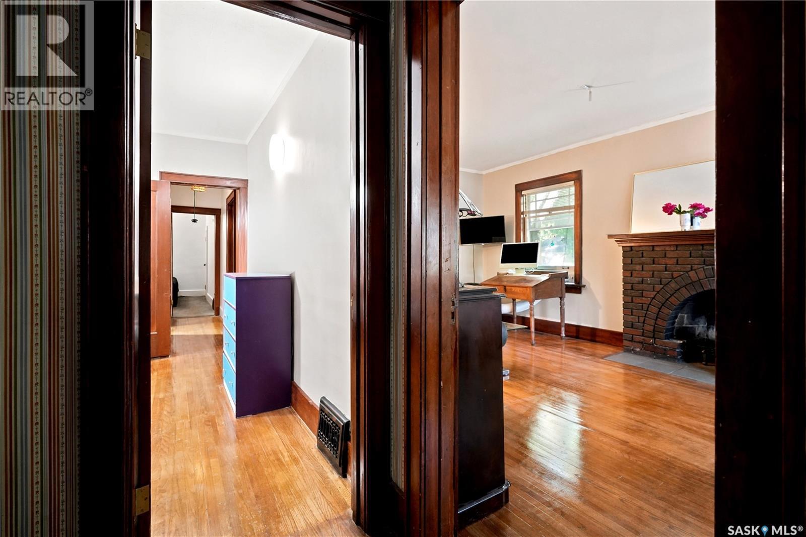 3300 Victoria AVENUE - 4
