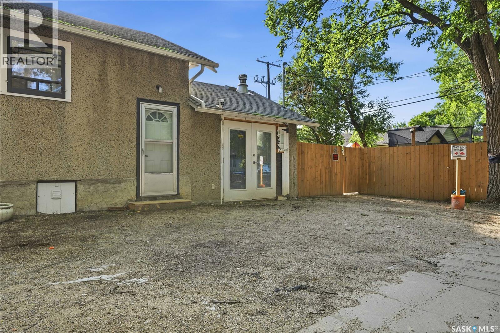 3300 Victoria AVENUE - 40