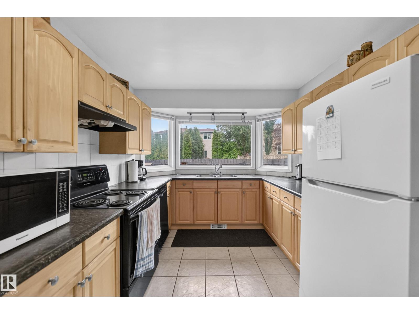 3841 62 ST NW - 24