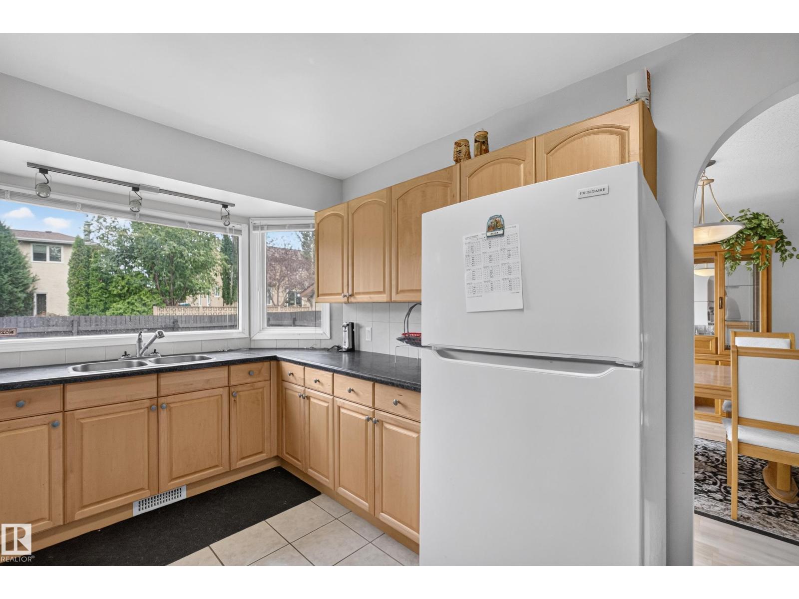 3841 62 ST NW - 26