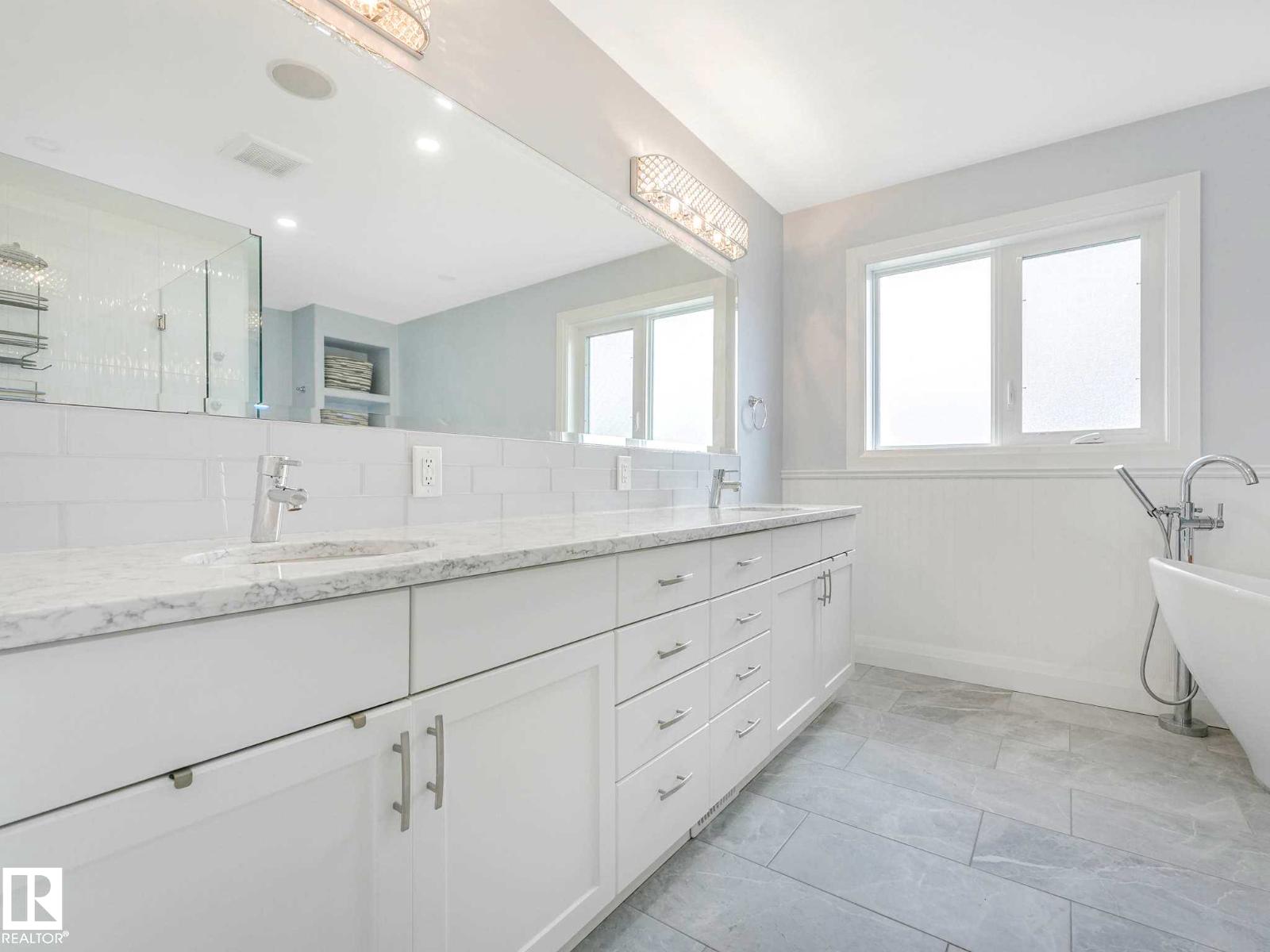 9330 83 ST NW - 23