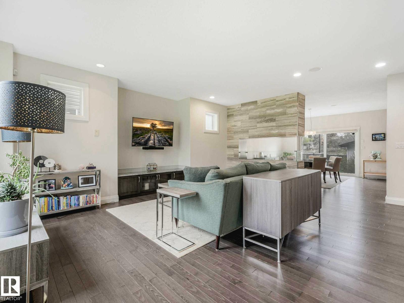 9330 83 ST NW - 8