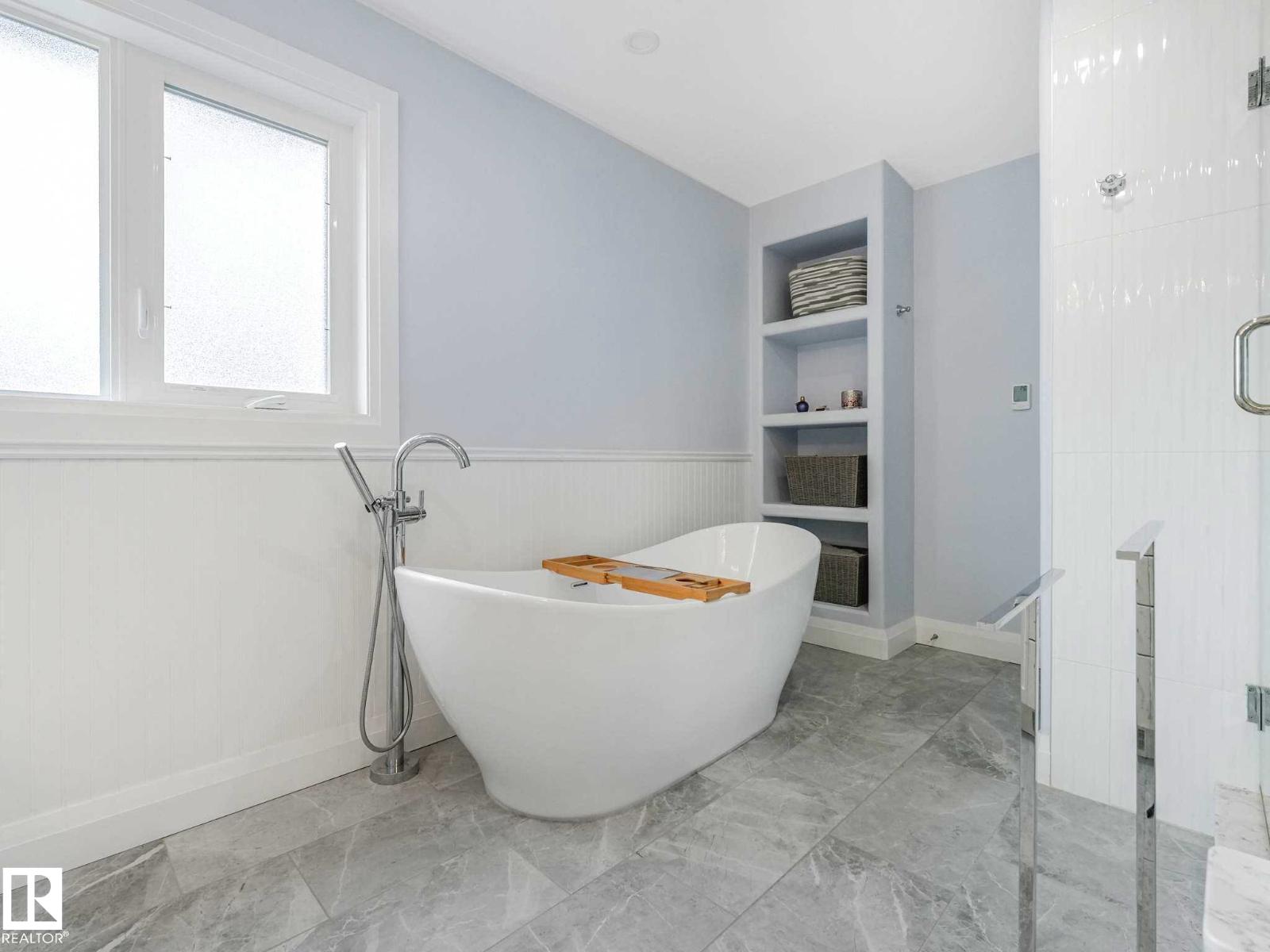 9330 83 ST NW - 33