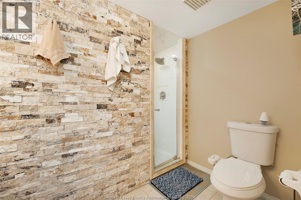 #205 401 GRAND MARAIS ROAD West - 17