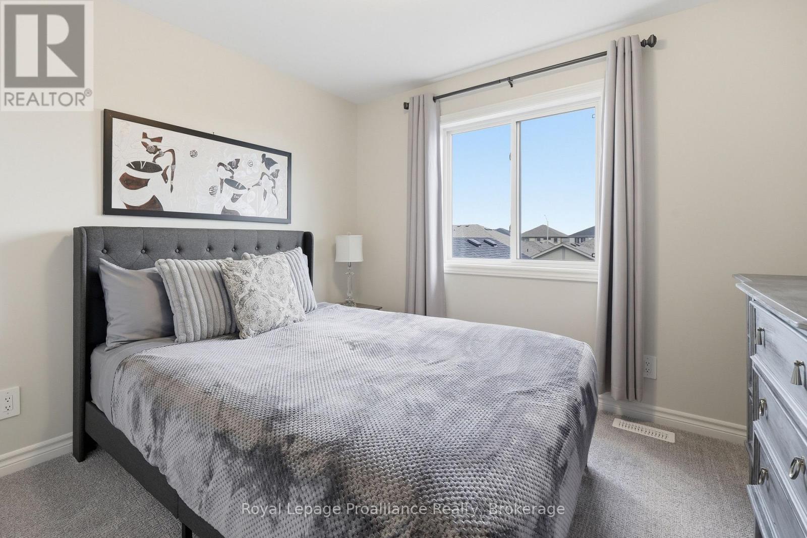 24 RIVERSTONE WAY - 21