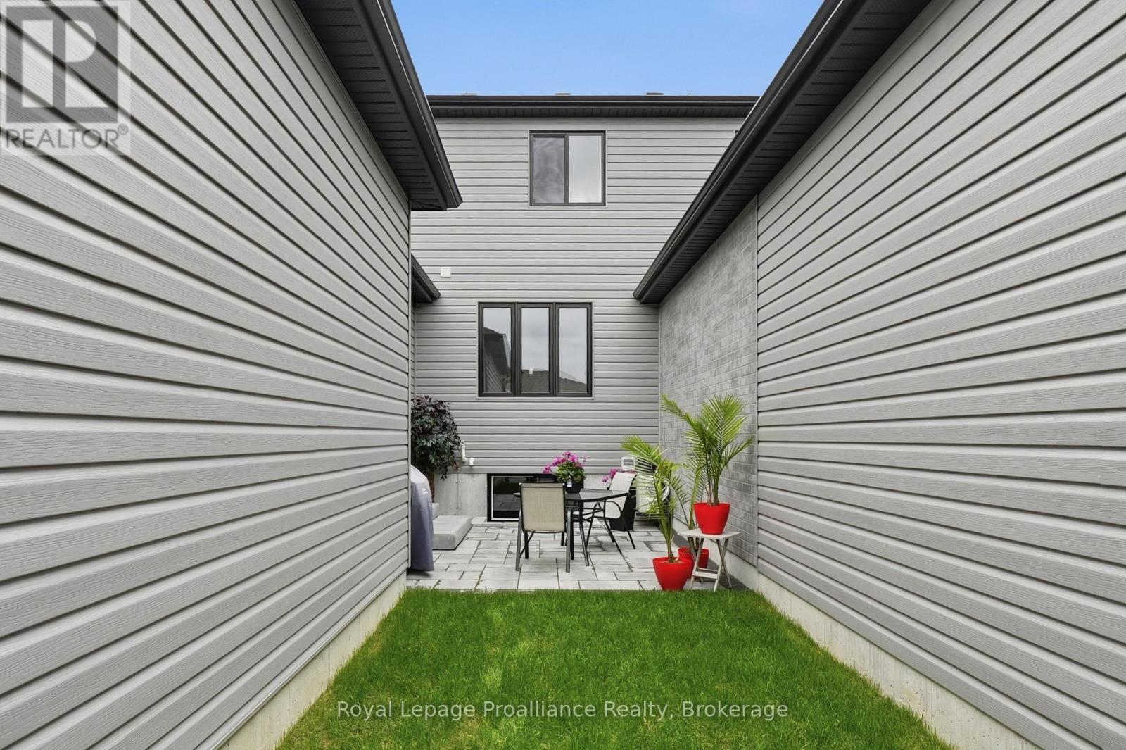 24 RIVERSTONE WAY - 34