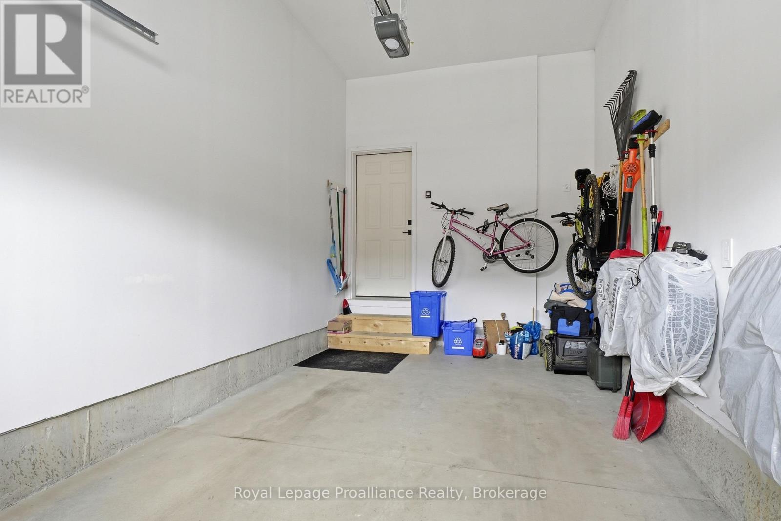 24 RIVERSTONE WAY - 32