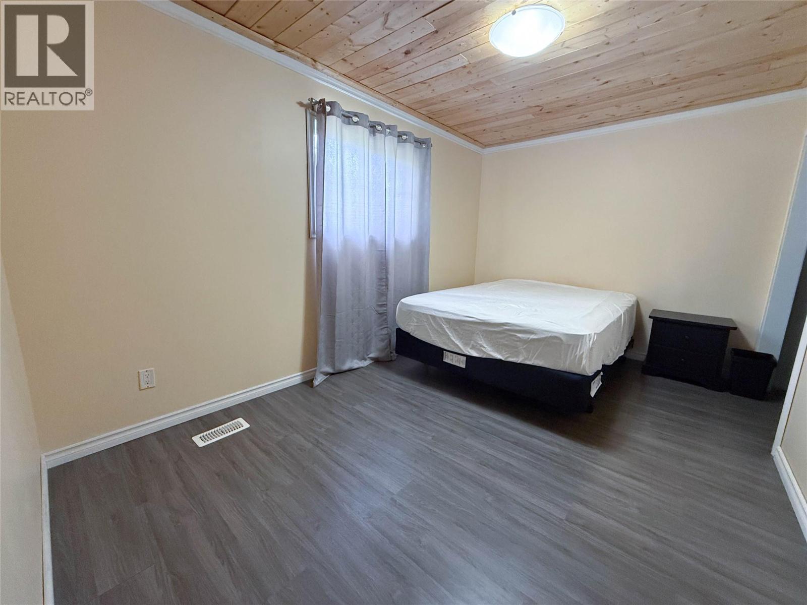 5024 49 Avenue NW - 6