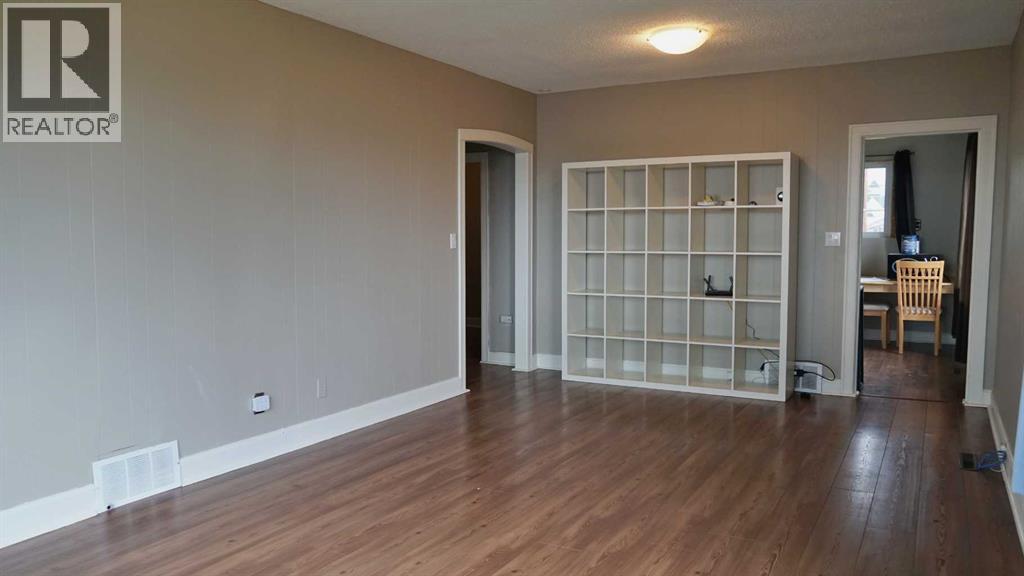 4 1 Avenue - Image 8