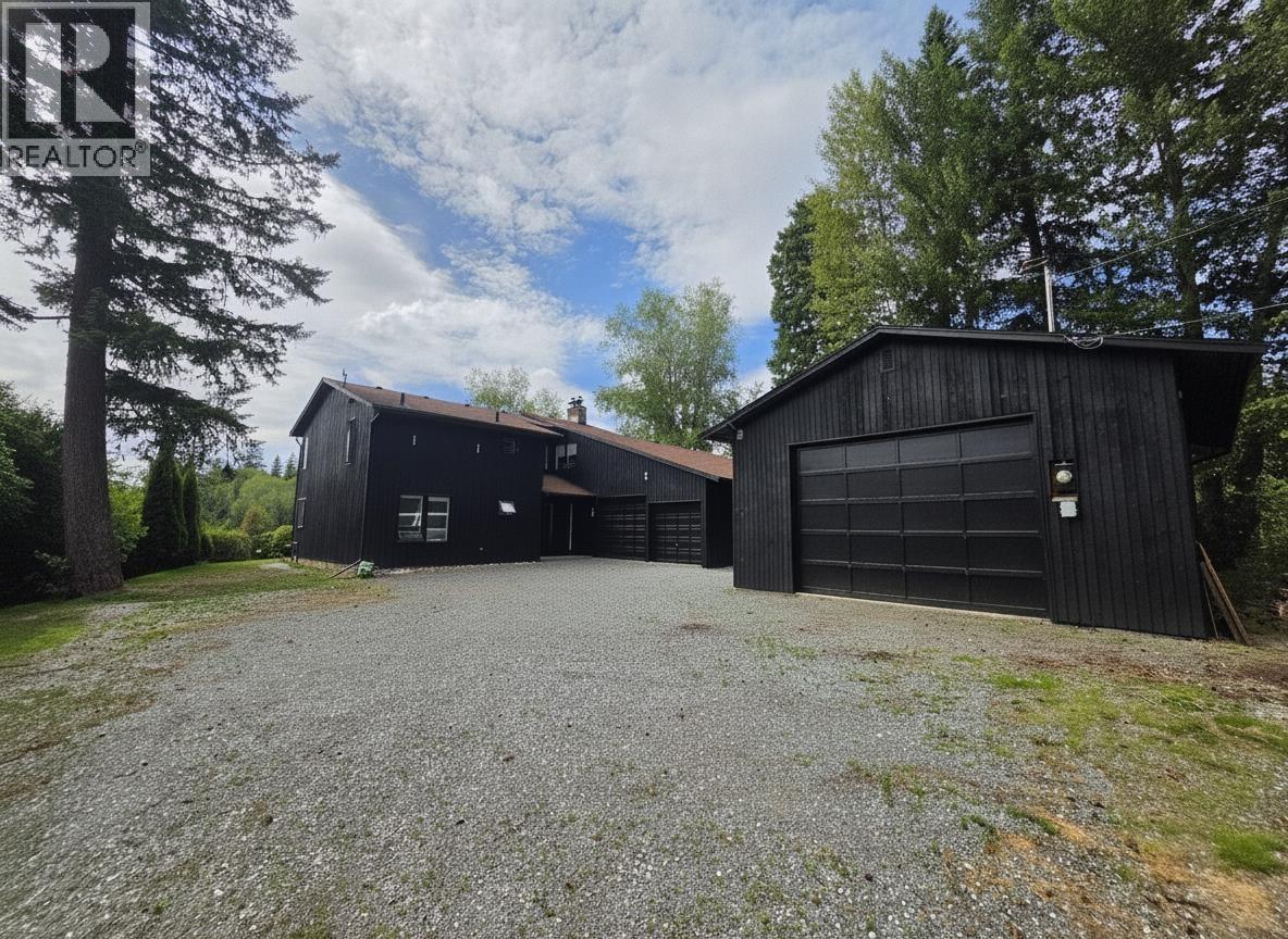 Photo 31 of 40 — 9875 LAKESHORE DRIVE · Prince George, BC