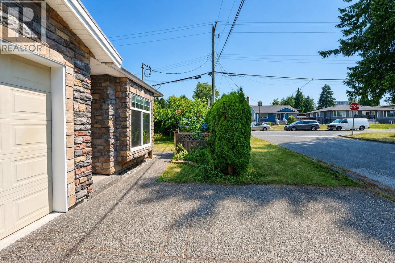4 Bed, 4 Bath House for Sale in Burnaby – 6890 KOALA CRESCENT, Burnaby – MLS# R3144031 - Image 5