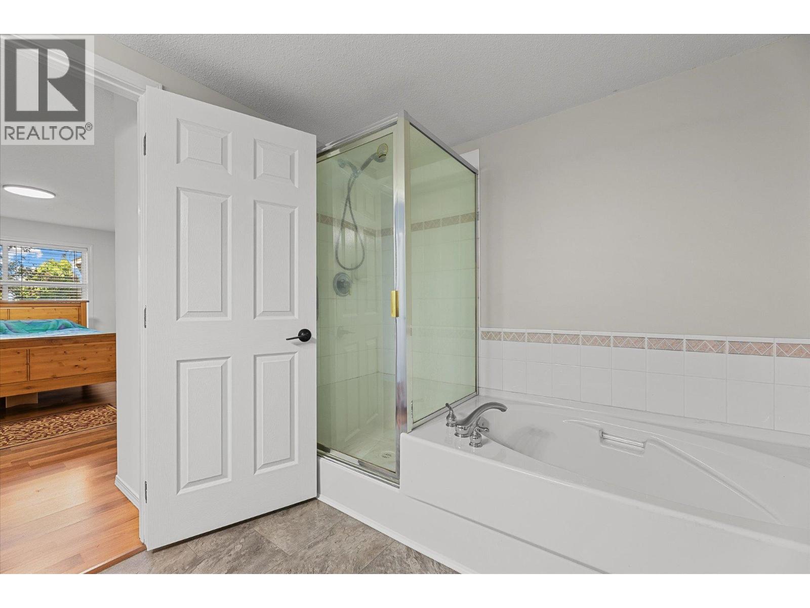 #106 555 Houghton Road - 18