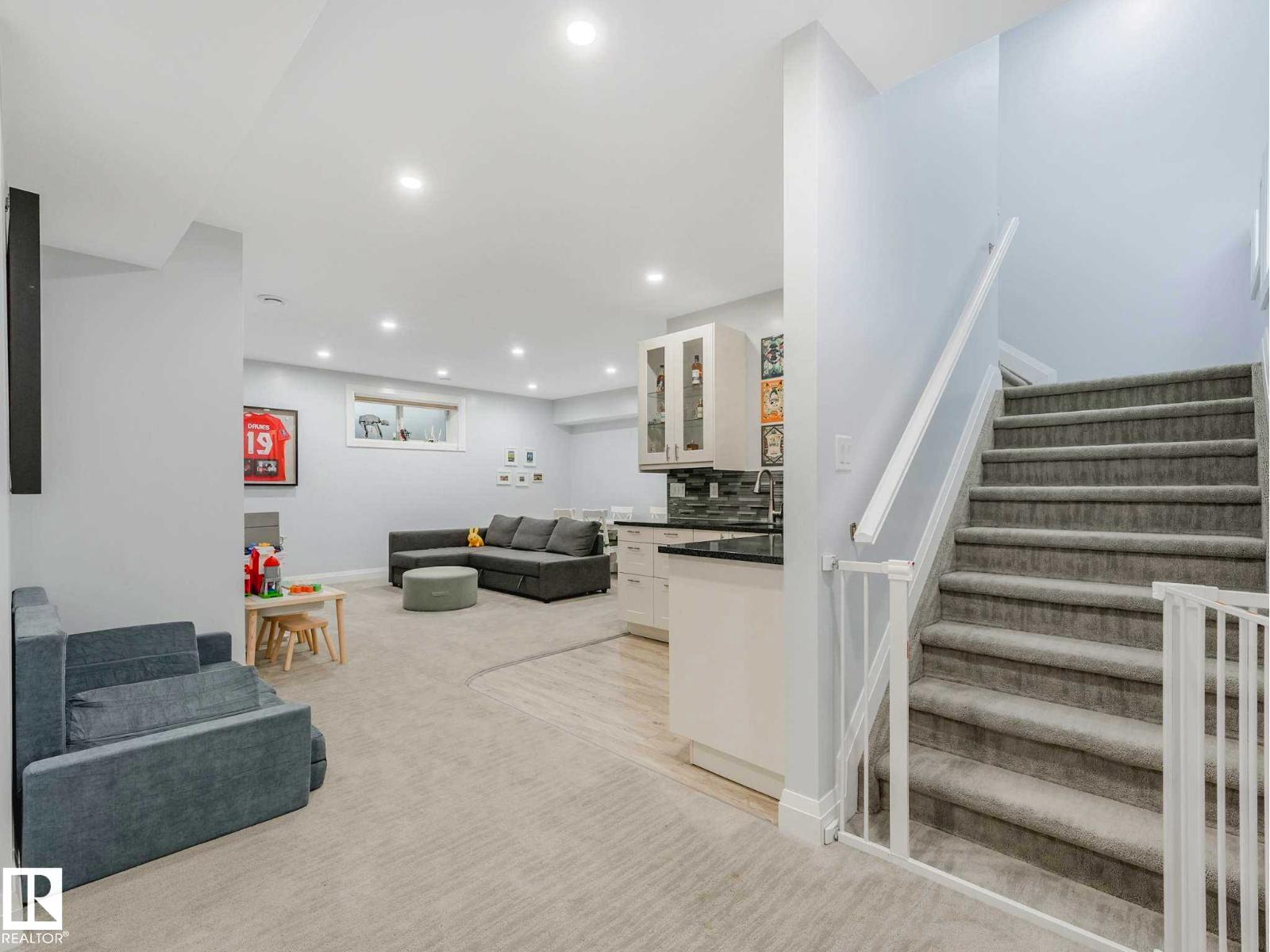 9330 83 ST NW - 37