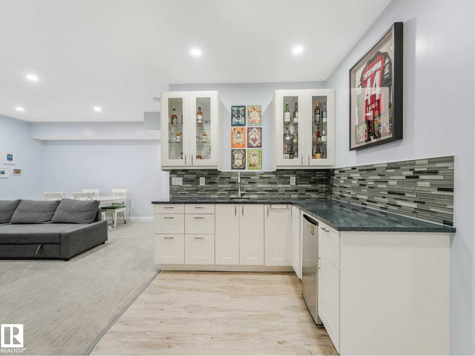 9330 83 ST NW - 39