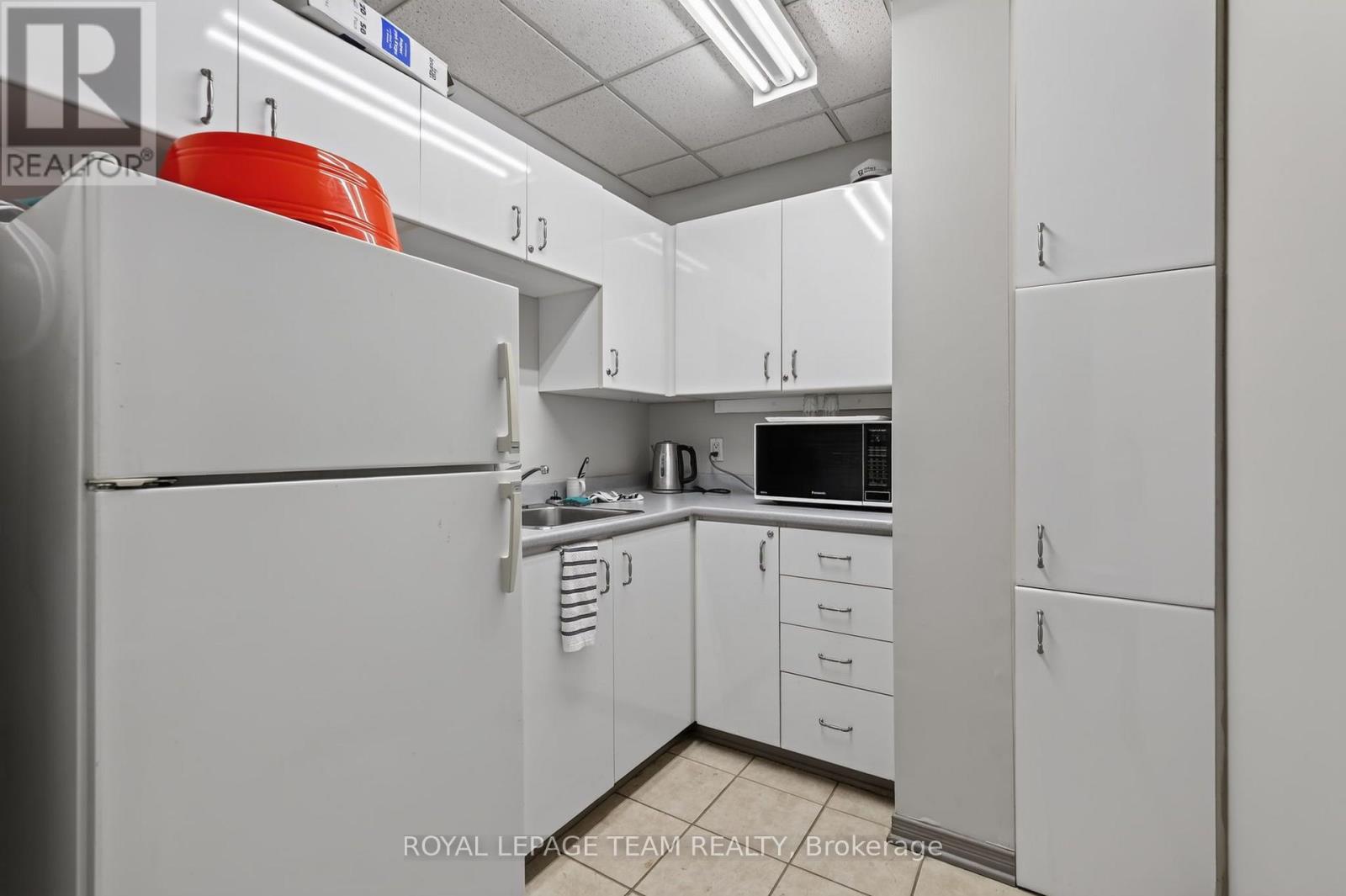 #601 215 PARKDALE AVENUE - 27