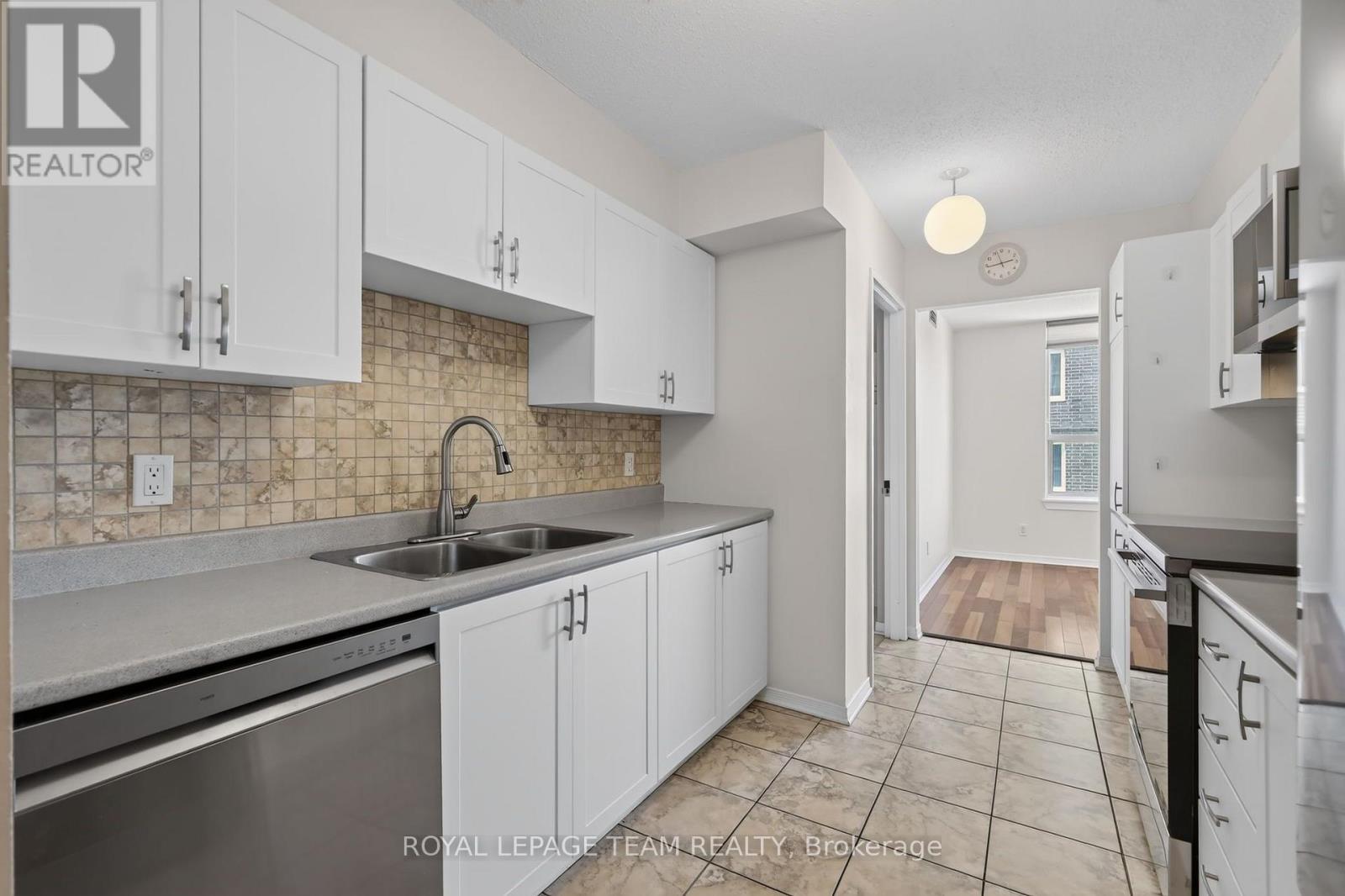 #601 215 PARKDALE AVENUE - 5