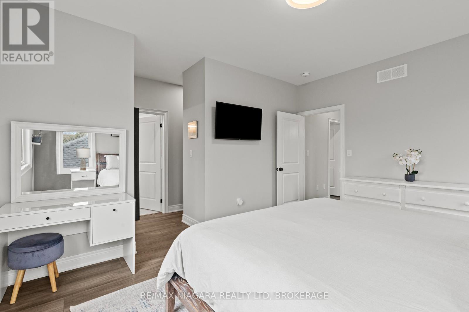 3549 CANFIELD CRESCENT - 23