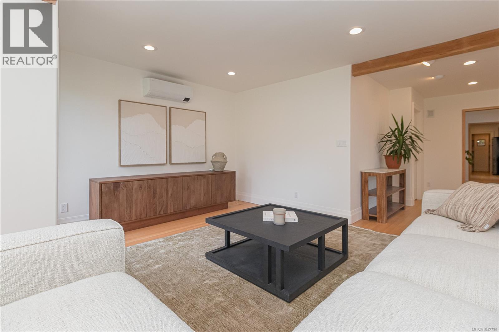 4906 Cordova Bay Rd - 12