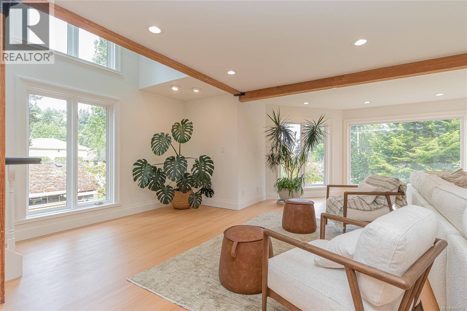 4906 Cordova Bay Rd - 13