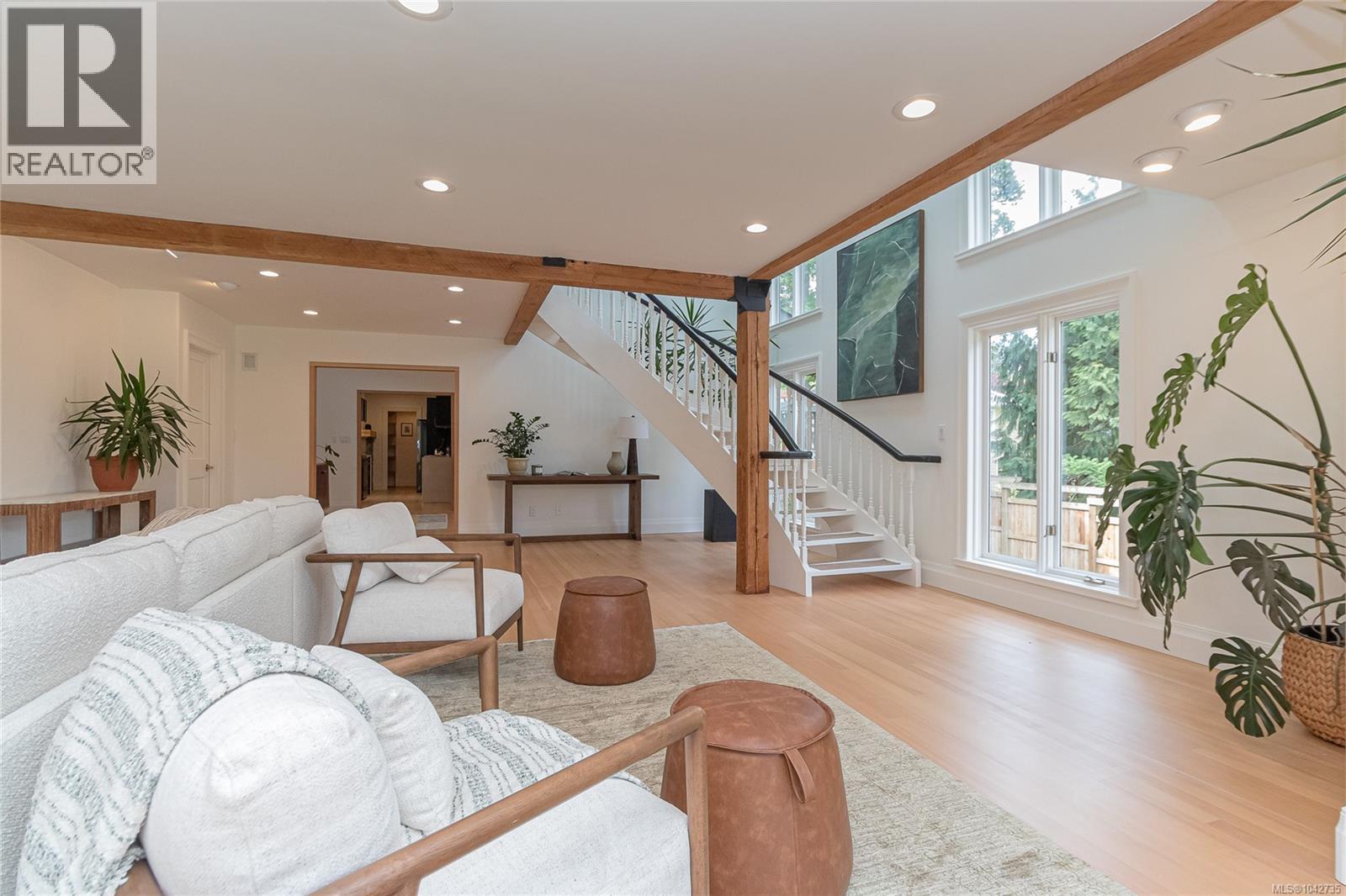 4906 Cordova Bay Rd - 14