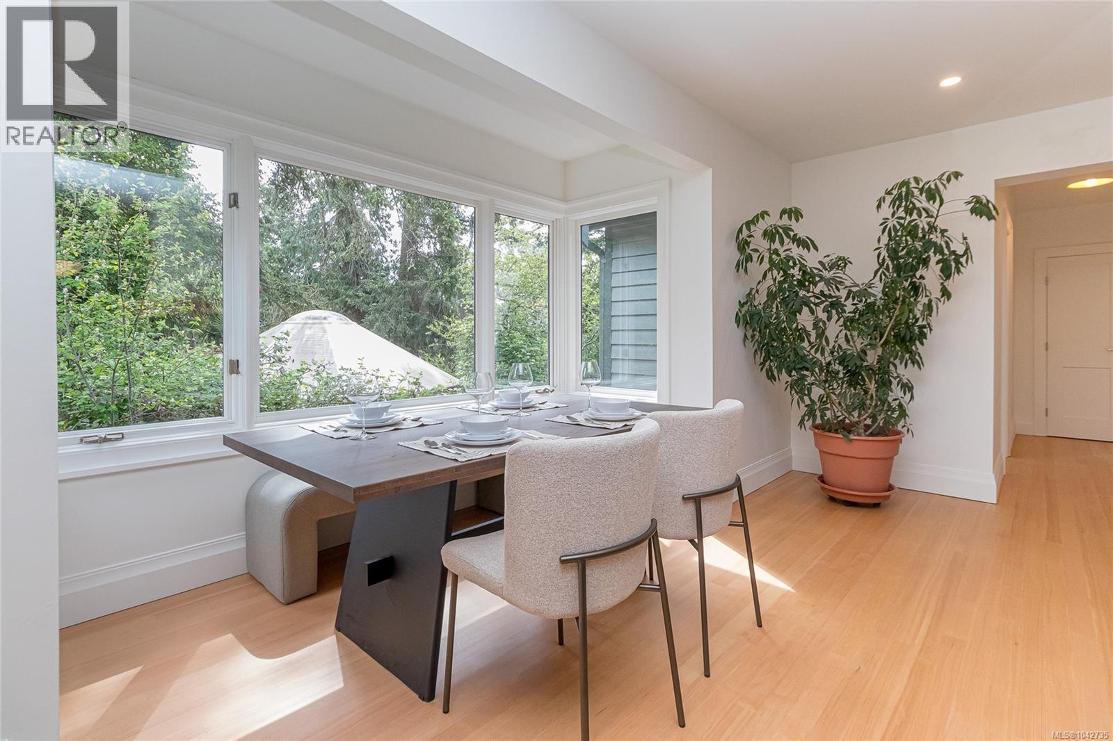 4906 Cordova Bay Rd - 17