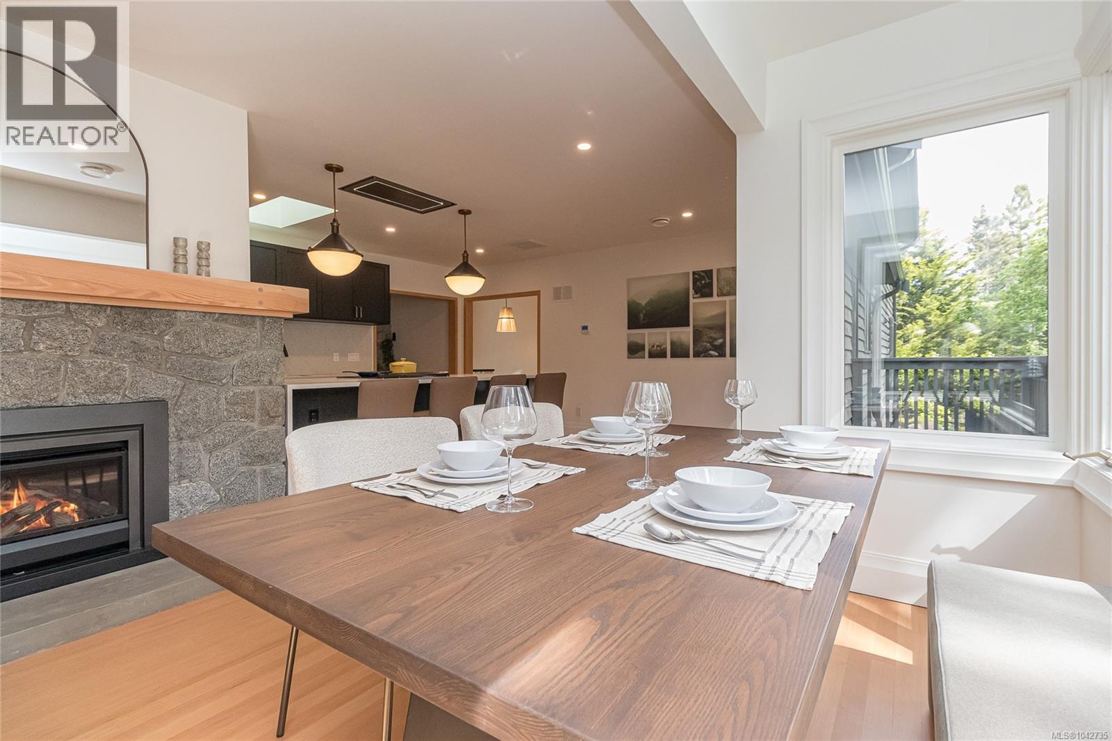 4906 Cordova Bay Rd - 19