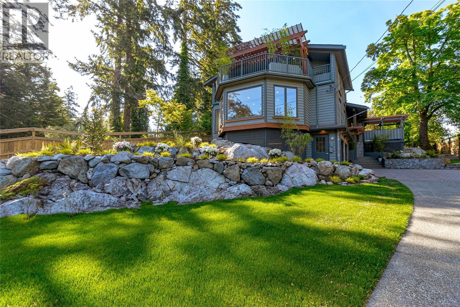 4906 Cordova Bay Rd - 2