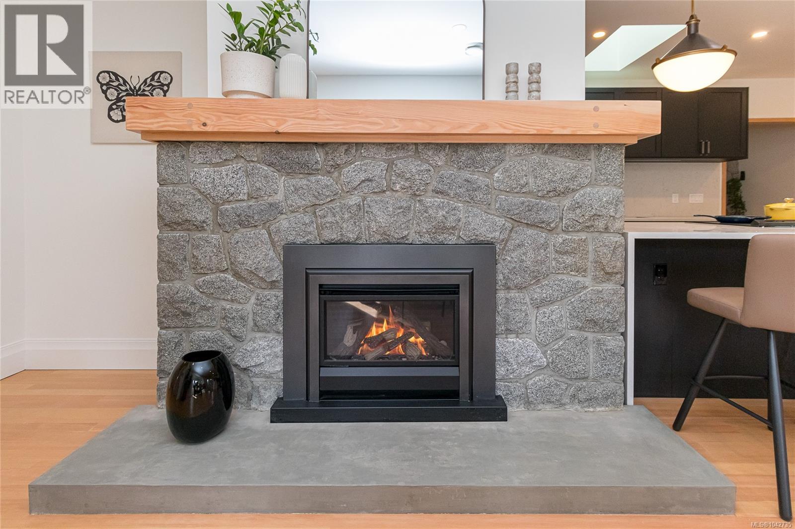4906 Cordova Bay Rd - 20